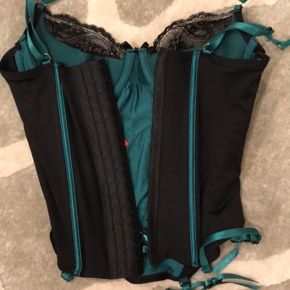 Green and black lace corset - Picture 3 of 4